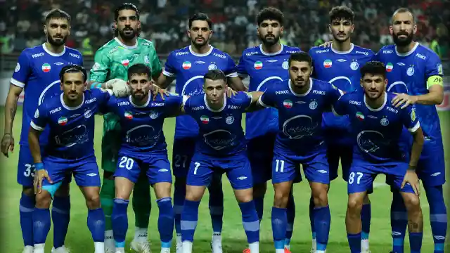 بازیکنان استقلال پیش از دربی در اصفهان
