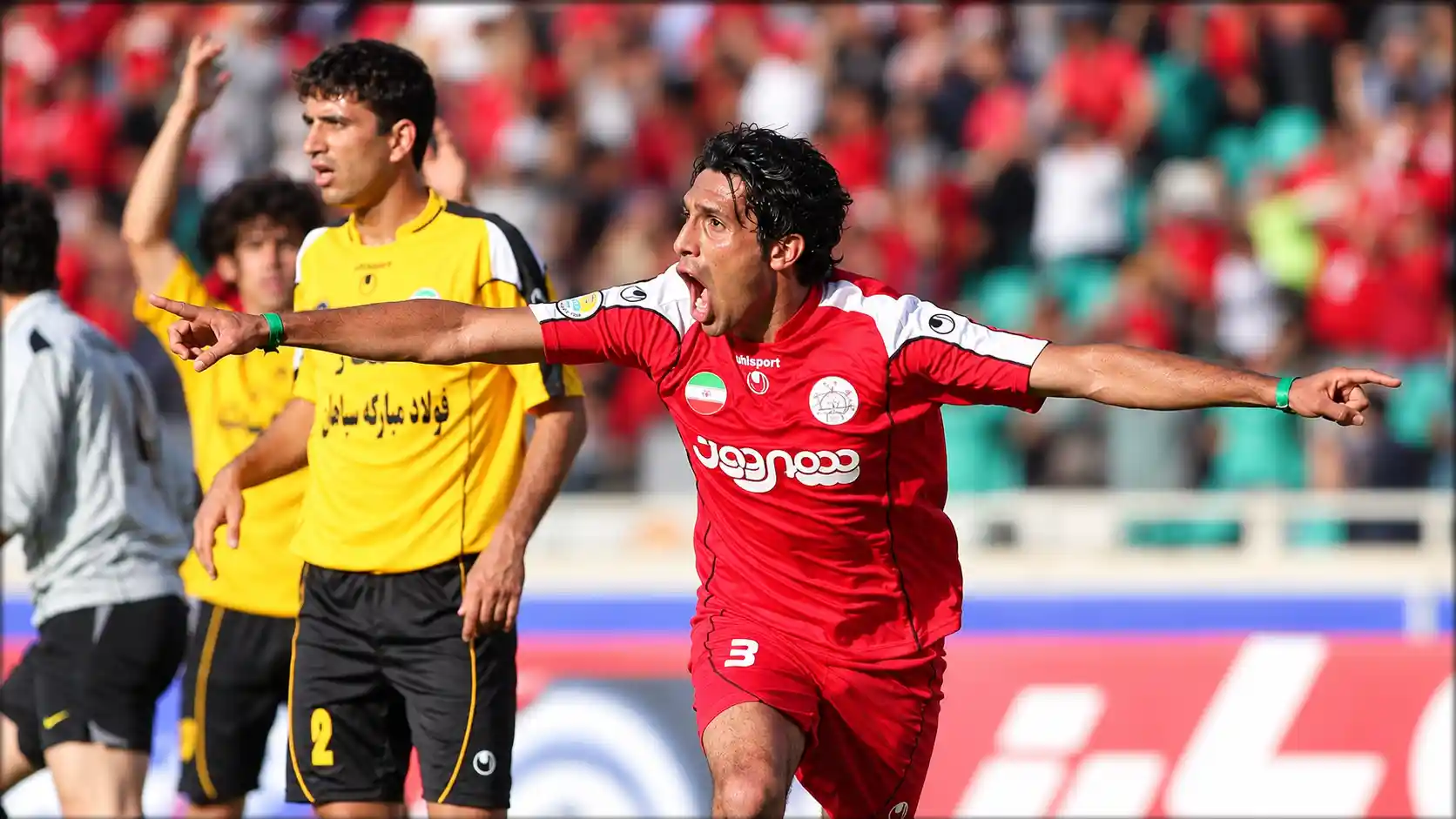 سپهر حیدری در حال شادی پس از گل دقیقه 96 به سپاهان و تثبیت قهرمانی پرسپولیس